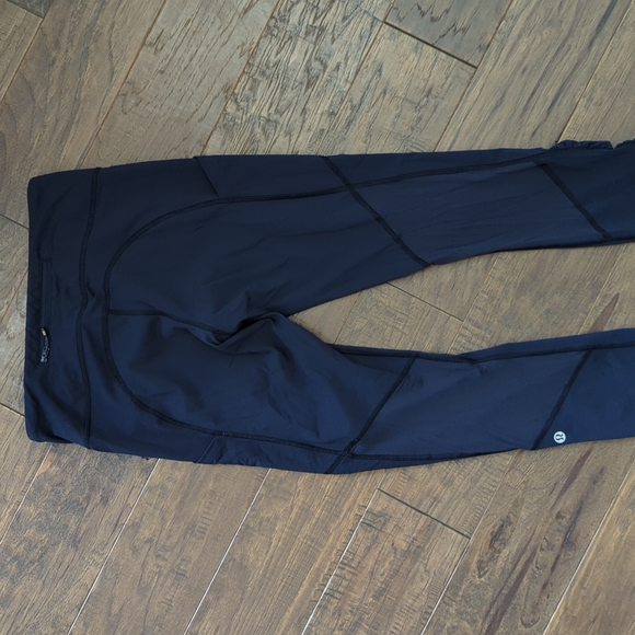 Lululemon - Picture 2 of 5